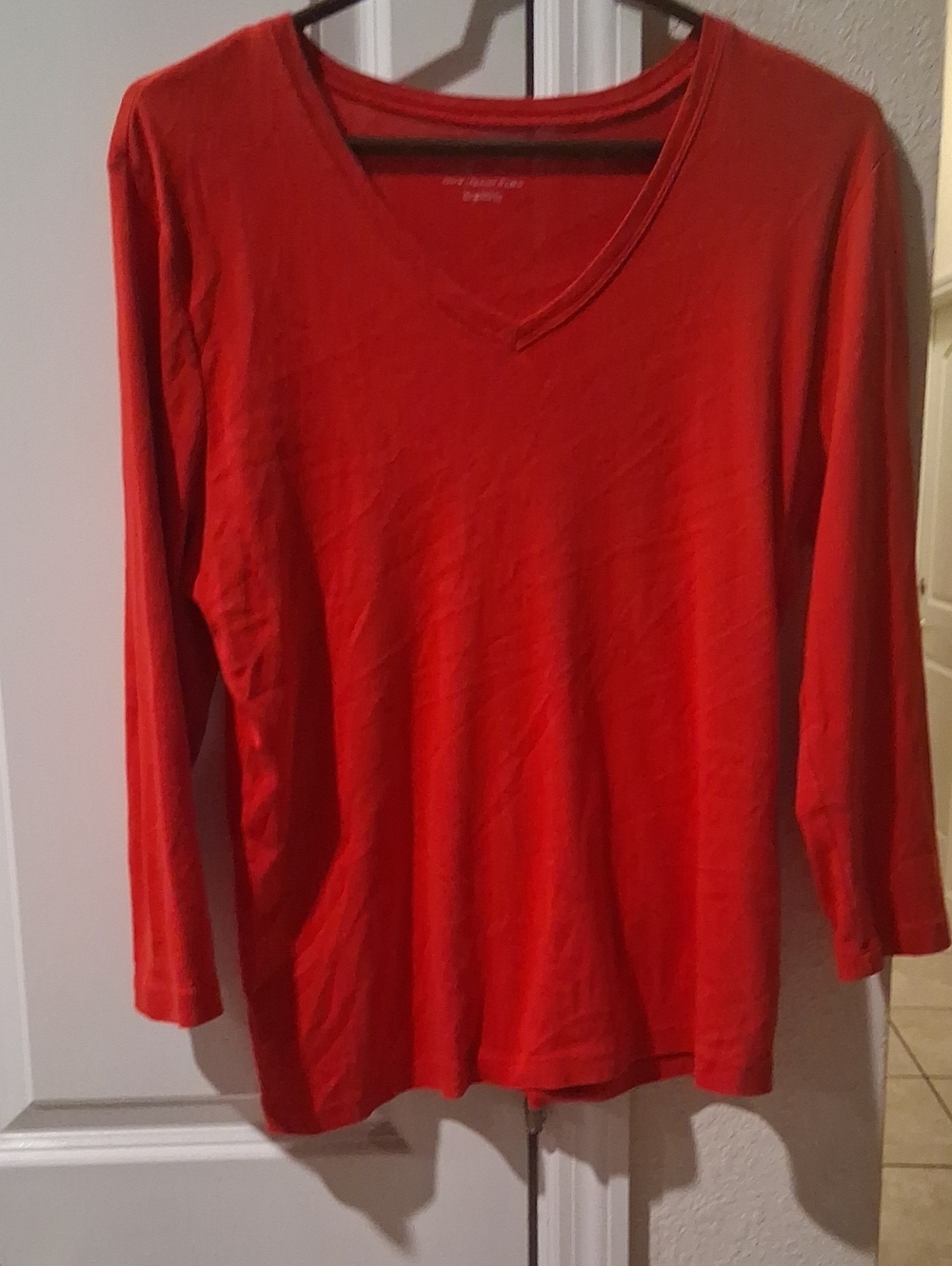 Liz Claiborne Red V-Neck Long Sleeve Tee